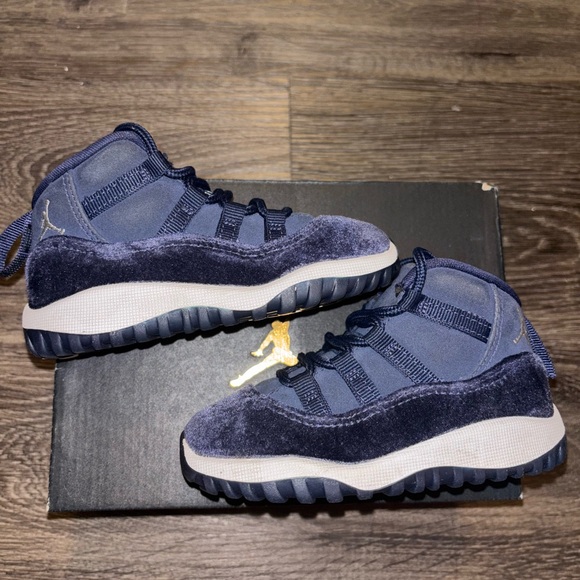 Jordan Kids Dark Blue Sneakers - Picture 1 of 3